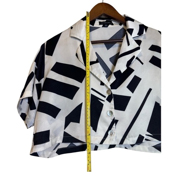 Black and White, Retro Style , Geometric Pattern, Cropped Button Down, Blouse - Picture 5 of 7